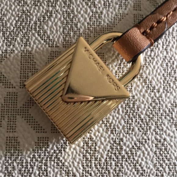 Michael kors purse - Picture 4 of 5